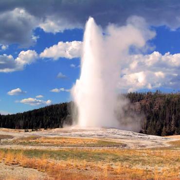 yellowstone-geyser.jpg