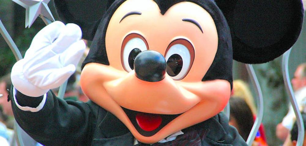 Disney Mickey Mouse waving