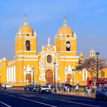 RSSC Cathedral_of_Trujillo,_Peru_01[1]
