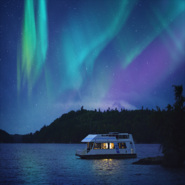 Northern Lights with houseboat  Voyageurs National Park