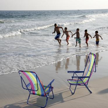 Beach, chairs & kids