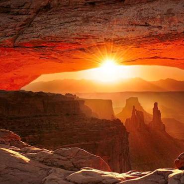 Mesa Arch sunrise.jpg