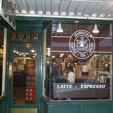 First Starbucks shop